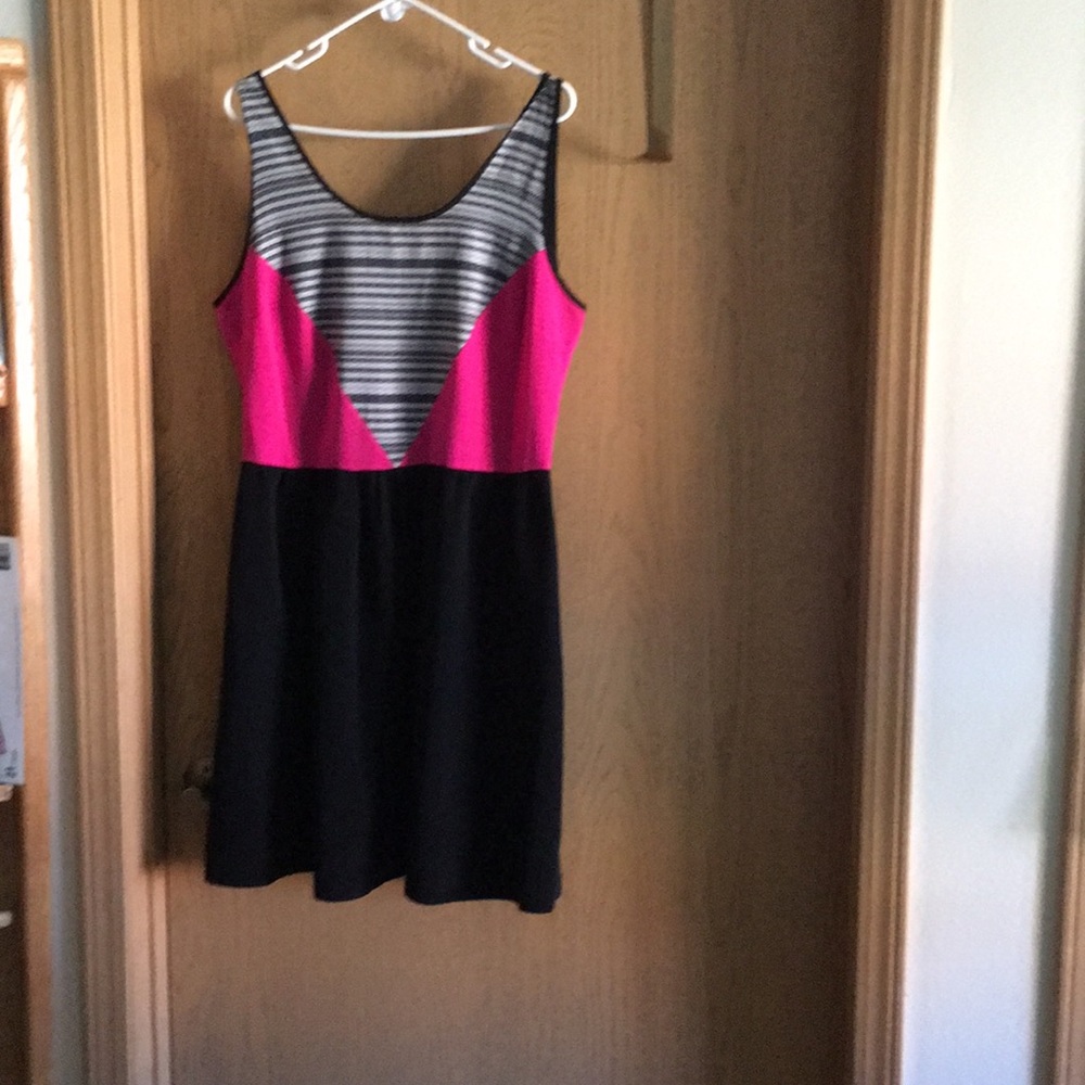 NWT Sleeveless Dress- Black, White & Hot Pink